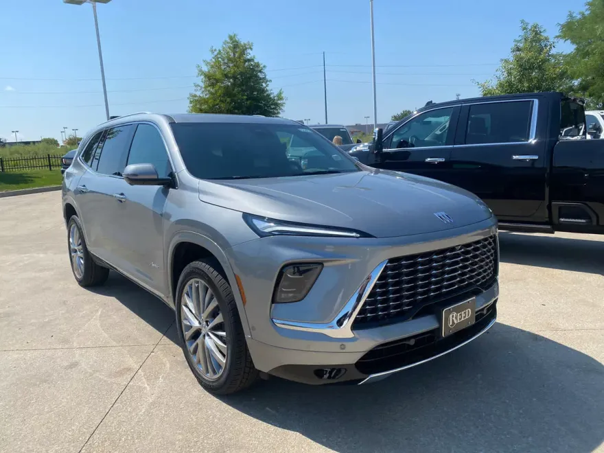 2026 Buick Enclave Avenir photo 1