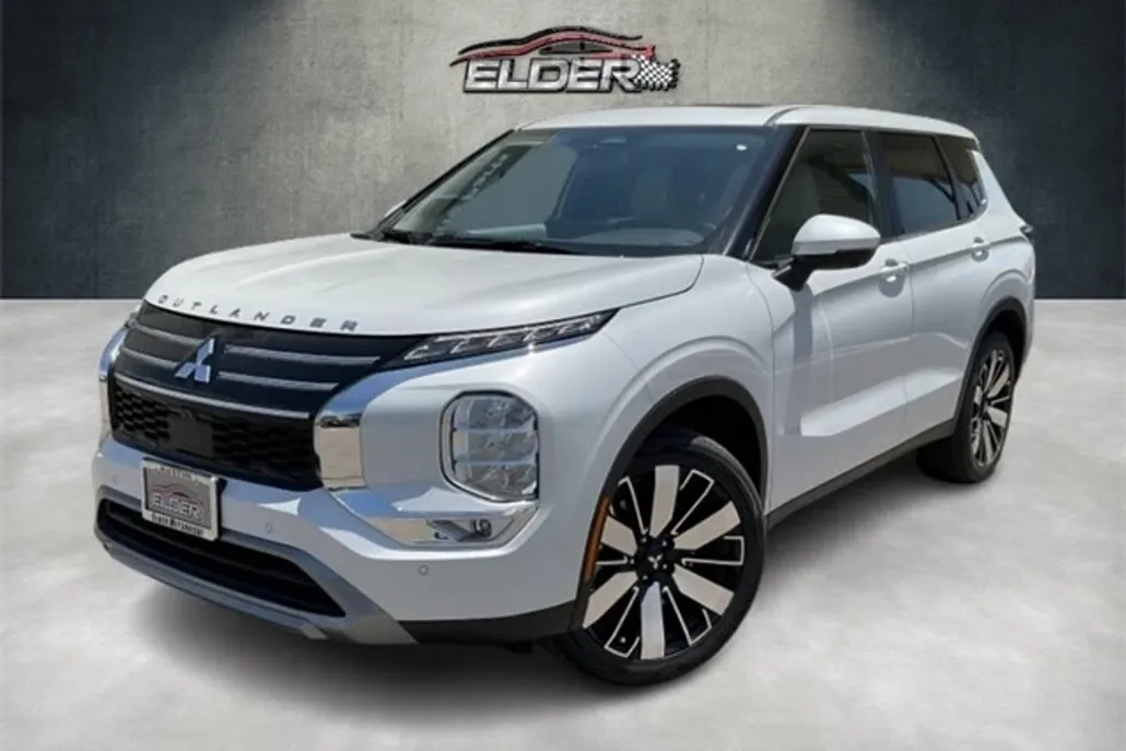 2025 Mitsubishi Outlander SE photo 1