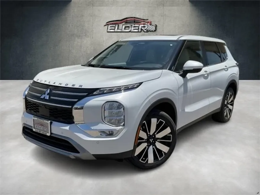 2025 Mitsubishi Outlander SE photo 1