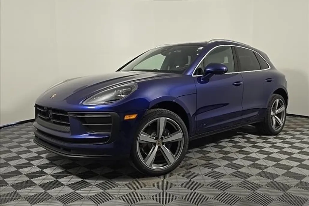 2025 Porsche Macan T photo 1