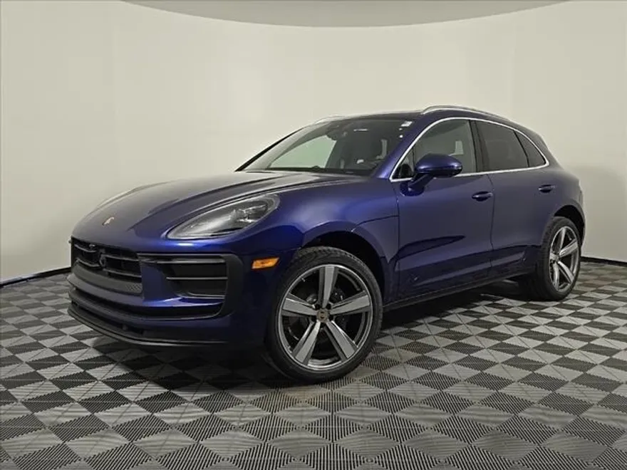 2025 Porsche Macan T photo 1