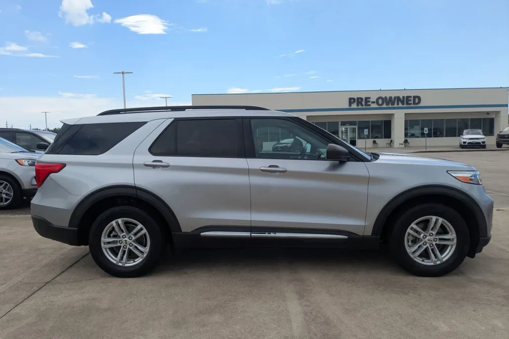 2022 Ford Explorer XLT photo 1