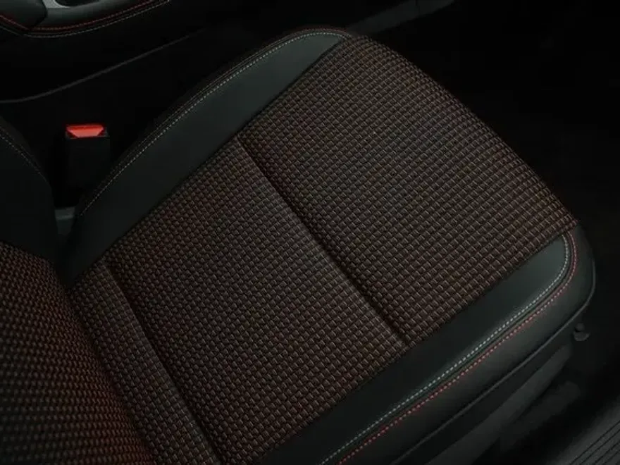 2025 Nissan Kicks SR photo 14