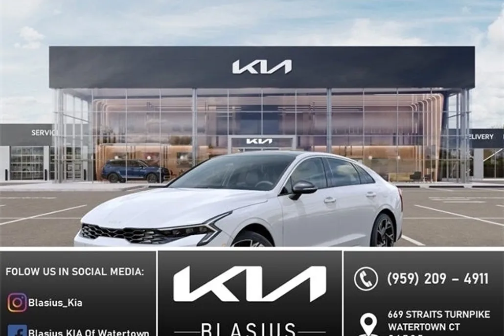 2025 Kia K5 GT-Line photo 1