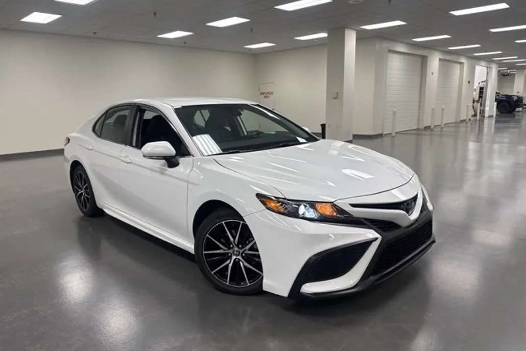 2023 Toyota Camry SE photo 1
