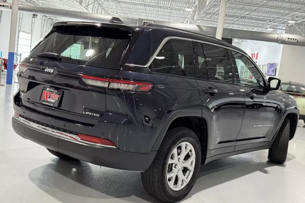 2023 Jeep Grand Cherokee Limited photo 1