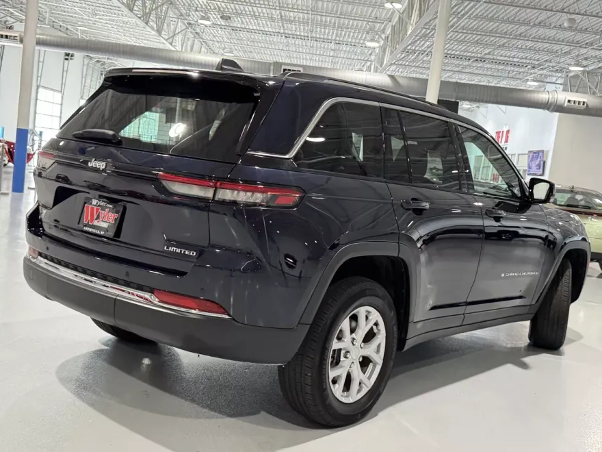 2023 Jeep Grand Cherokee Limited photo 1