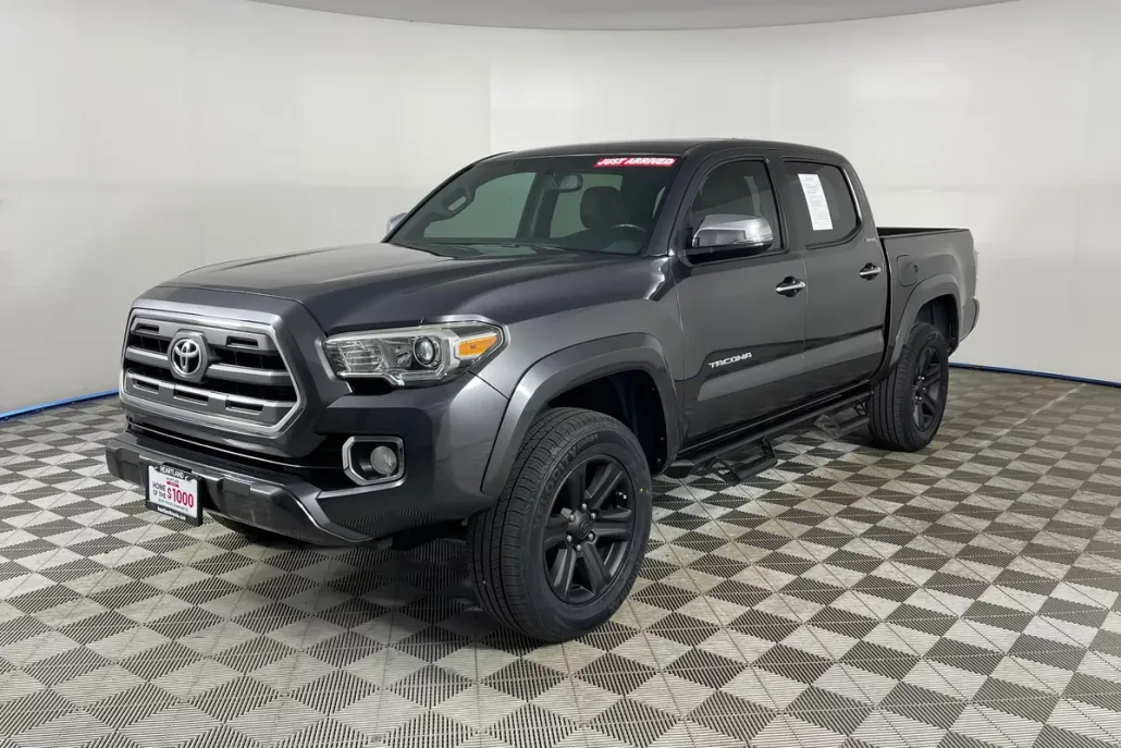2016 Toyota Tacoma Limited V6 photo 1