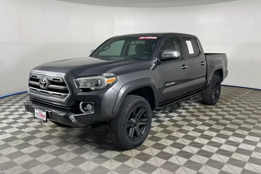 2016 Toyota Tacoma Limited V6 photo 1