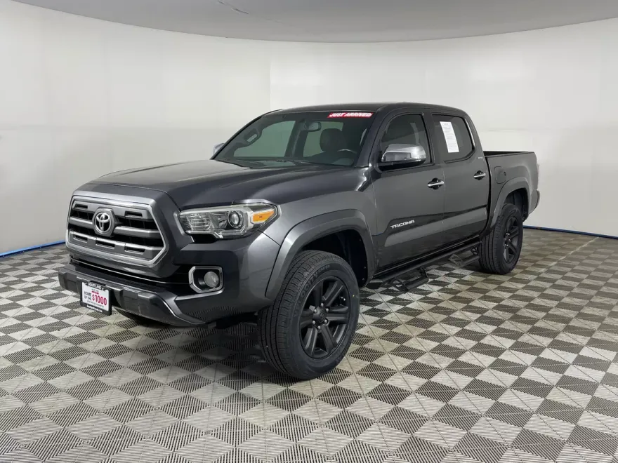 2016 Toyota Tacoma Limited V6 photo 1