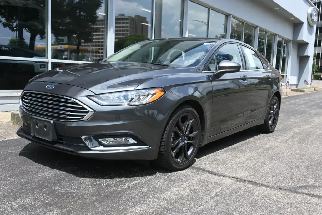2018 Ford Fusion S photo 1