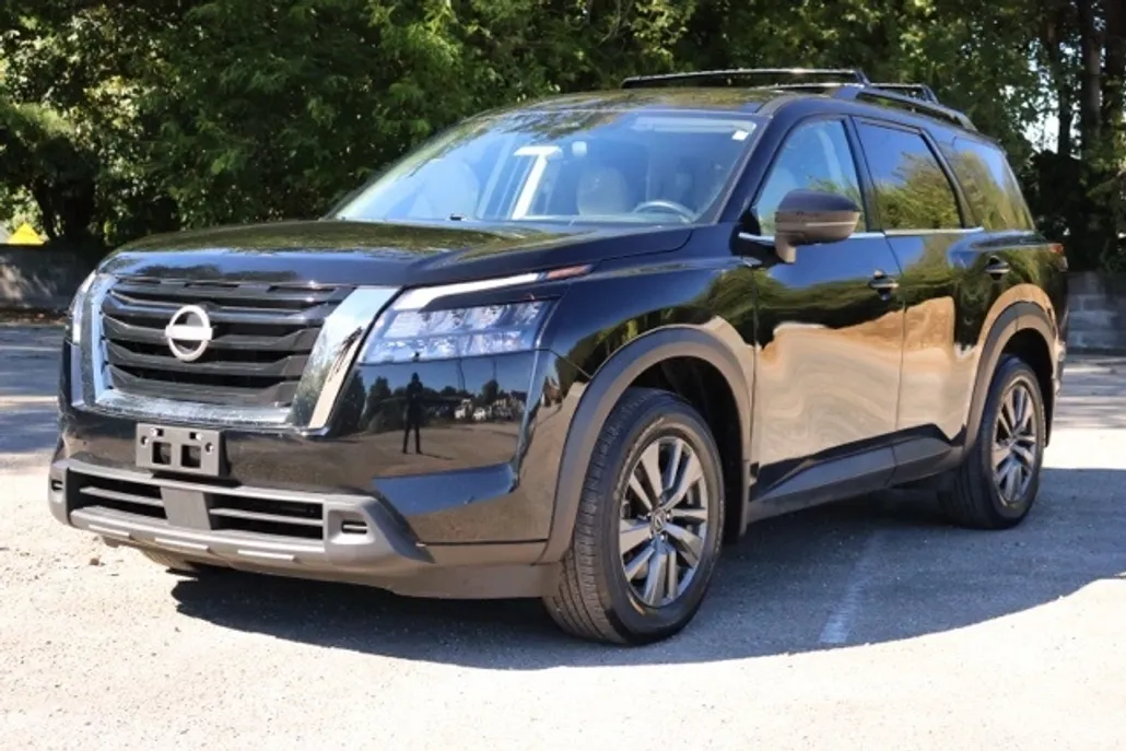 2023 Nissan Pathfinder SV photo 1