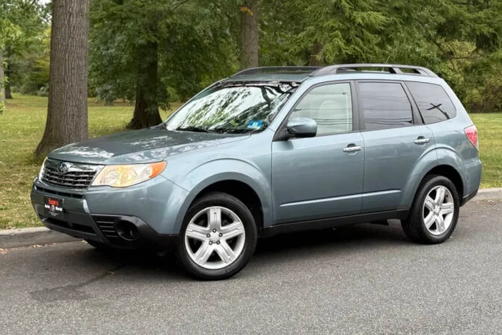 2010 Subaru Forester 2.5X Premium photo 1