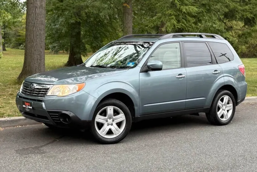 2010 Subaru Forester 2.5X Premium photo 1