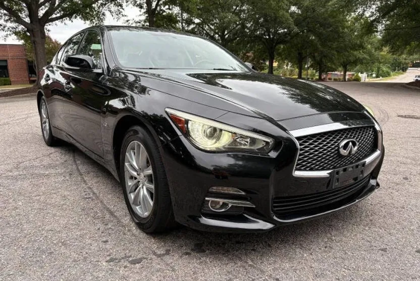 2017 Infiniti Q50 photo 1