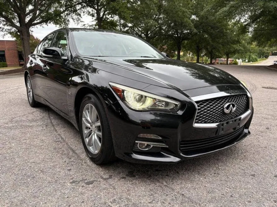 2017 Infiniti Q50 photo 1