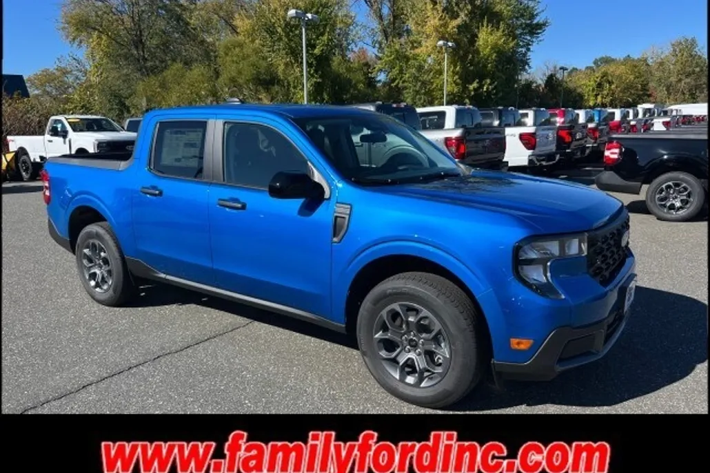 2025 Ford Maverick XLT photo 1