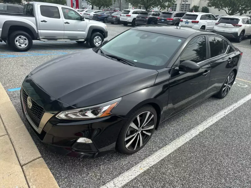 2022 Nissan Altima 2.5 SR photo 1