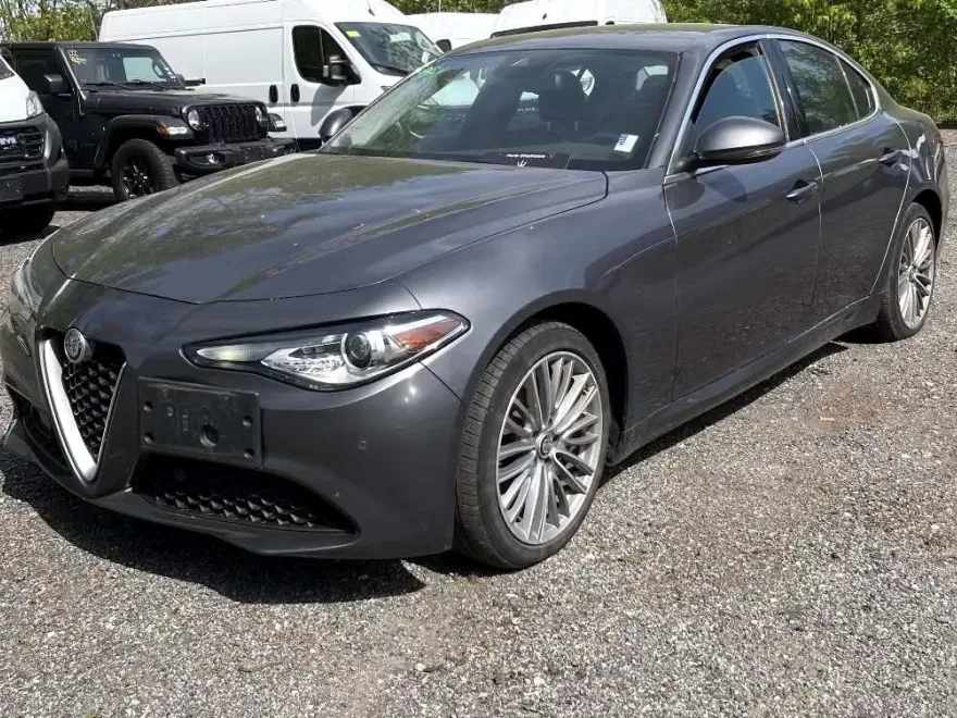2017 Alfa Romeo Giulia Ti photo 1
