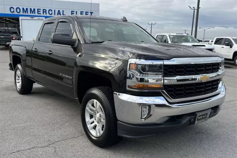 2018 Chevrolet Silverado 1500 LT photo 1