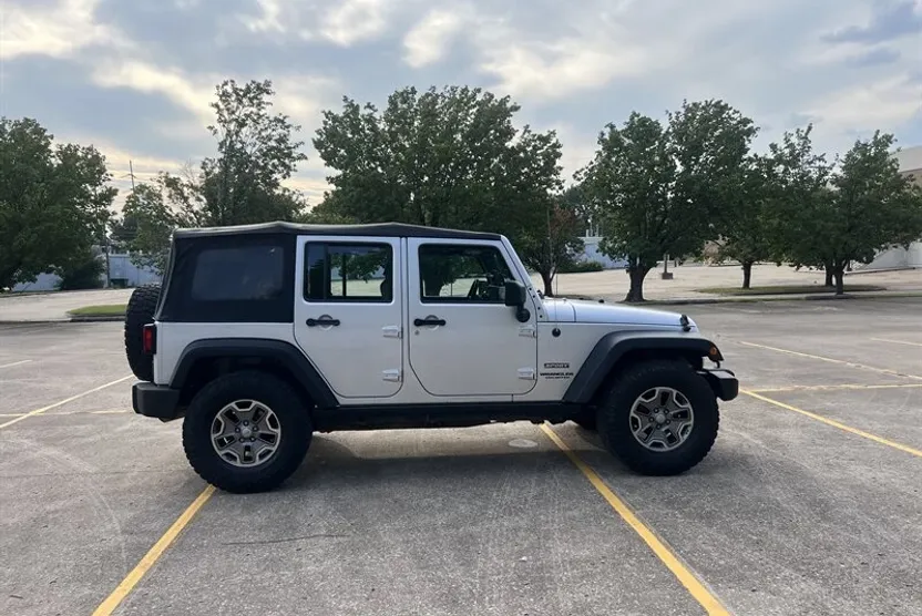 2010 Jeep Wrangler Unlimited Sport photo 1