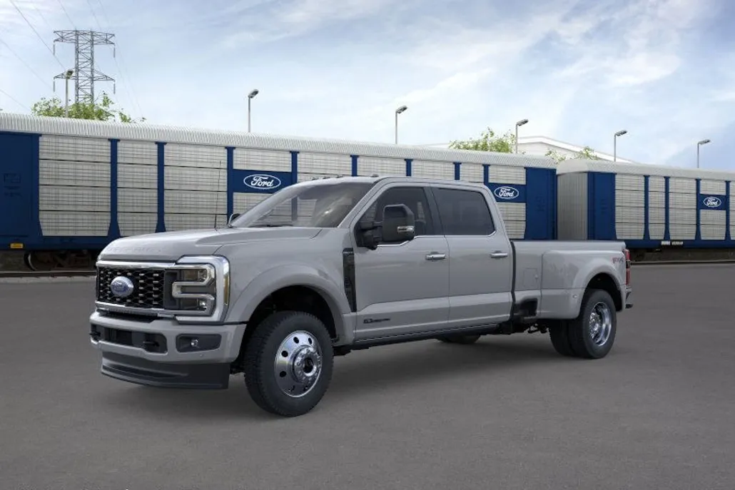 2025 Ford F-450 Platinum photo 1