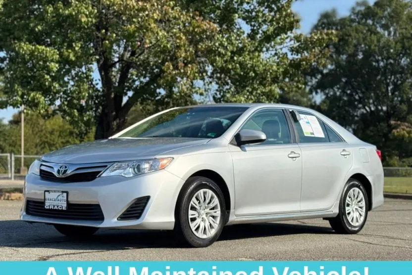 2012 Toyota Camry LE photo 1