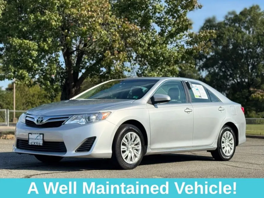 2012 Toyota Camry LE photo 1