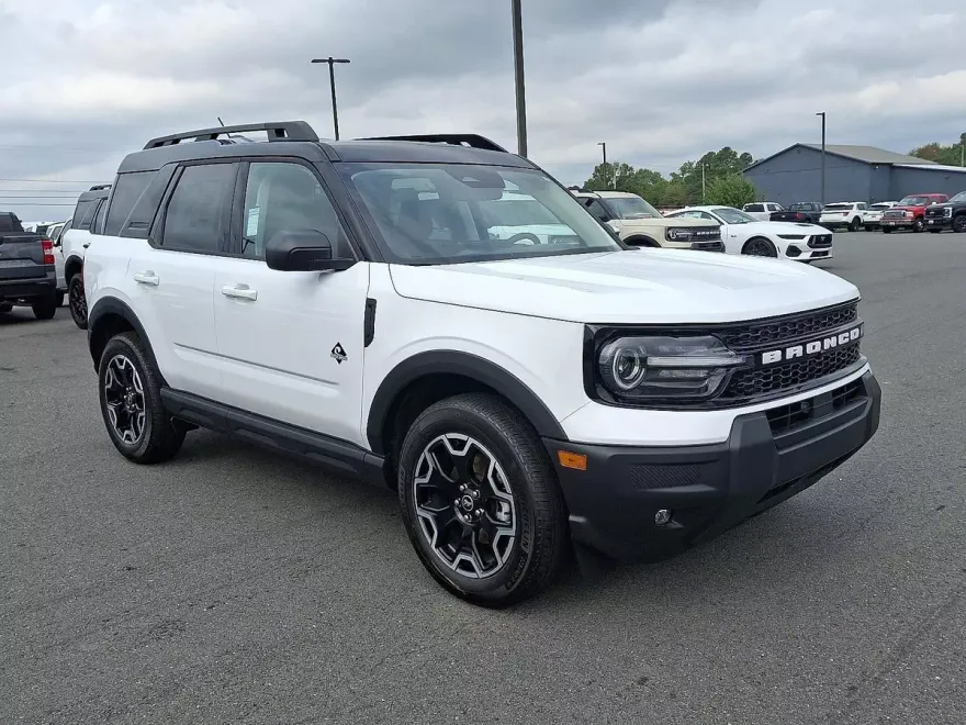 2025 Ford Bronco Sport Outer Banks photo 1