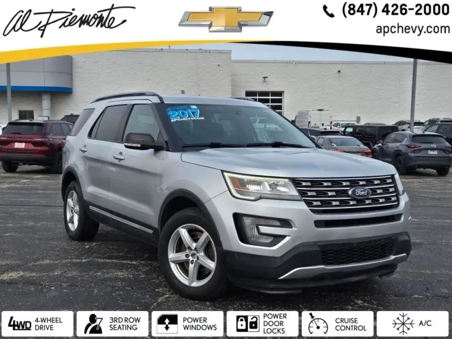 2017 Ford Explorer XLT photo 1