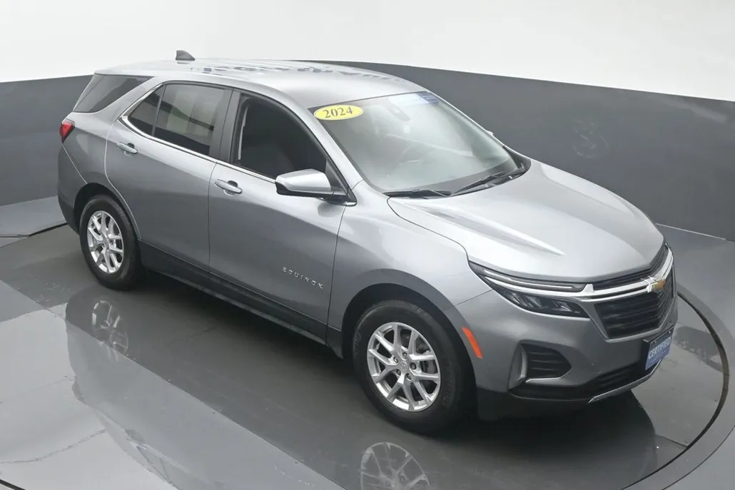 2024 Chevrolet Equinox LT photo 1