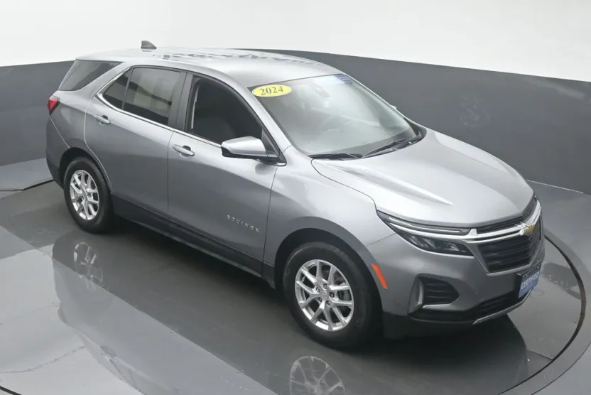 2024 Chevrolet Equinox LT photo 1