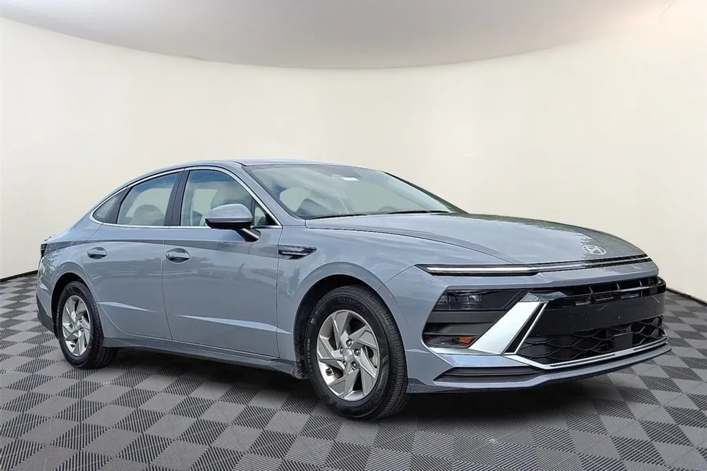 2025 Hyundai Sonata SE photo 1