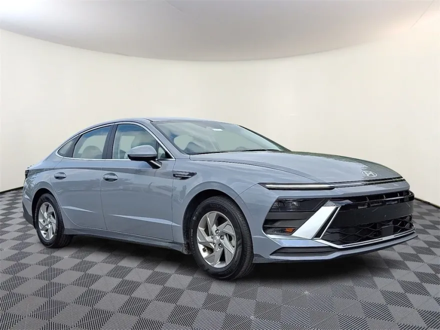 2025 Hyundai Sonata SE photo 1