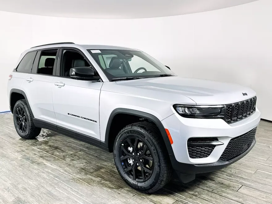 2025 Jeep Grand Cherokee Laredo photo 1