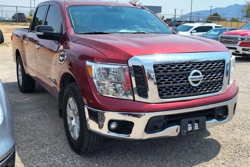 2017 Nissan Titan SV photo 1