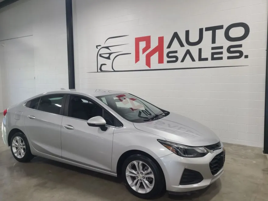 2019 Chevrolet Cruze LT photo 1