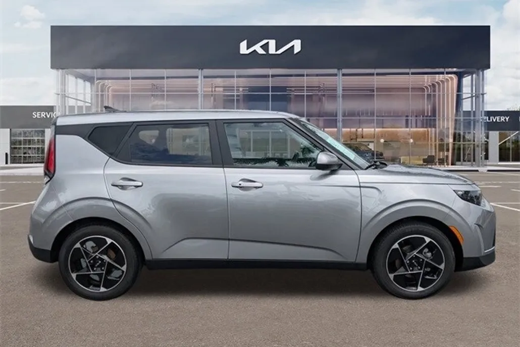 2024 Kia Soul EX photo 1