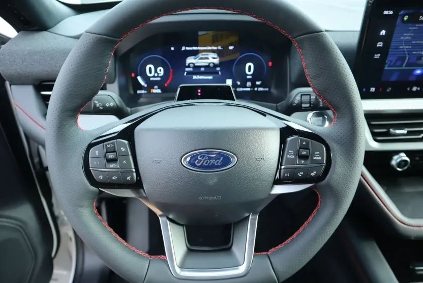 2025 Ford Explorer ST-Line photo 1