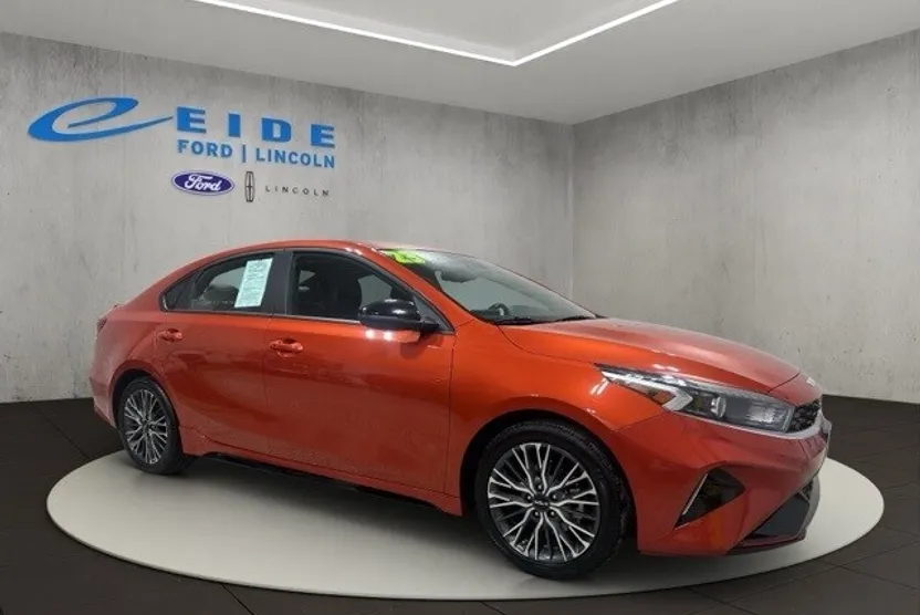 2023 Kia Forte GT-Line photo 1