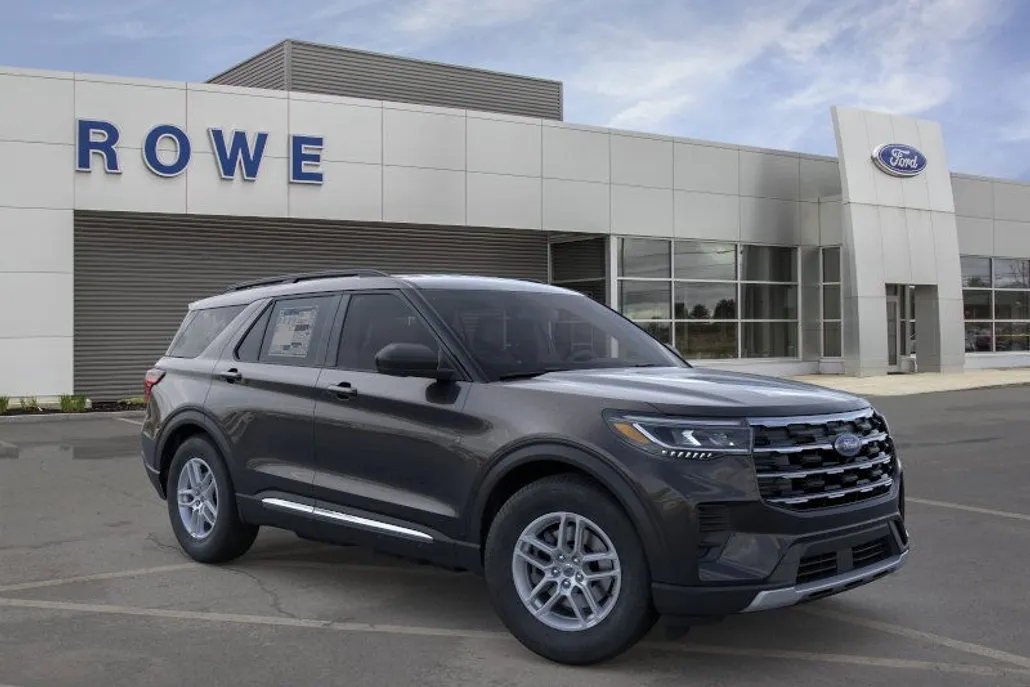 2025 Ford Explorer photo 1