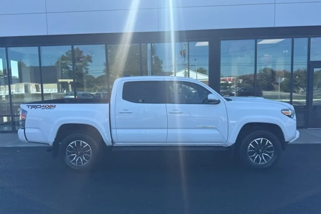 2020 Toyota Tacoma TRD Sport photo 1
