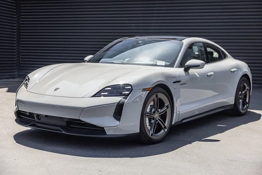 2025 Porsche Taycan Turbo photo 1