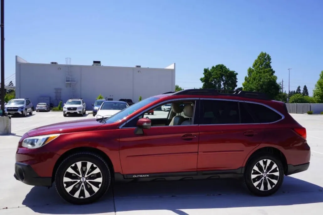 2016 Subaru Outback 3.6R Limited photo 1