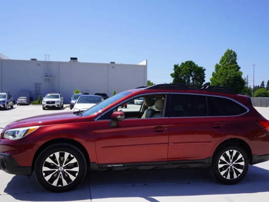 2016 Subaru Outback 3.6R Limited photo 1