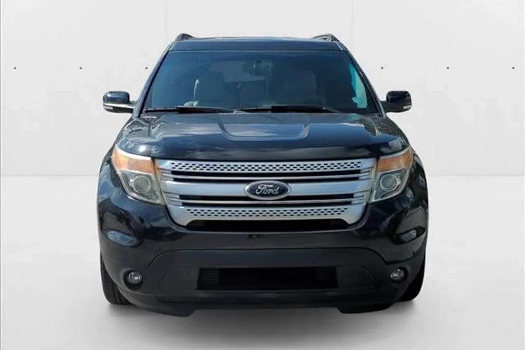 2015 Ford Explorer XLT photo 1