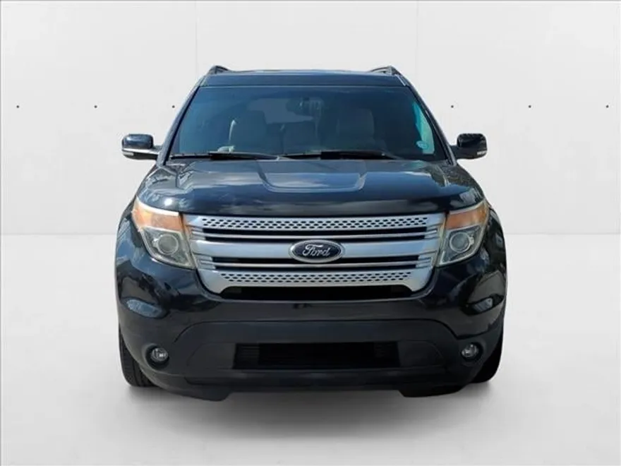 2015 Ford Explorer XLT photo 1