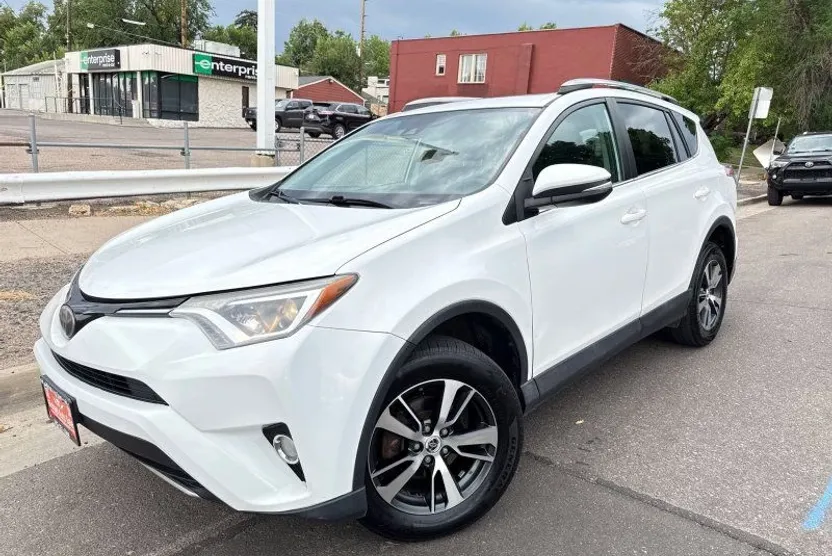 2018 Toyota RAV4 XLE photo 1