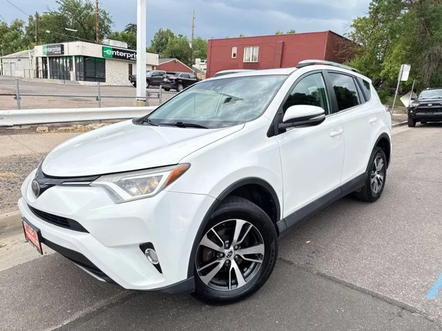 2018 Toyota RAV4 XLE photo 1