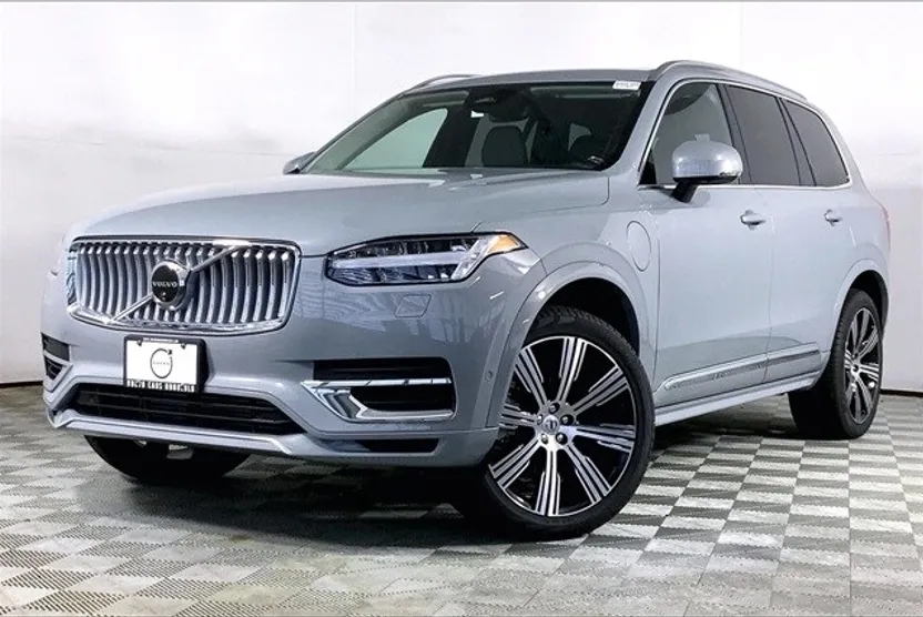 2025 Volvo XC90 T8 Plus photo 1